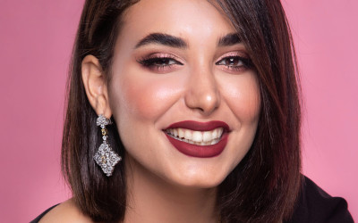 Unleash Your Confidence with Bold Lipstick: Long-Lasting and Highly Pigmented, Perfect for Any Occasion