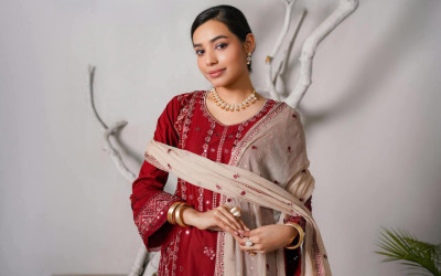 Karchupi Details: Embellished Designs for Festive Occasions